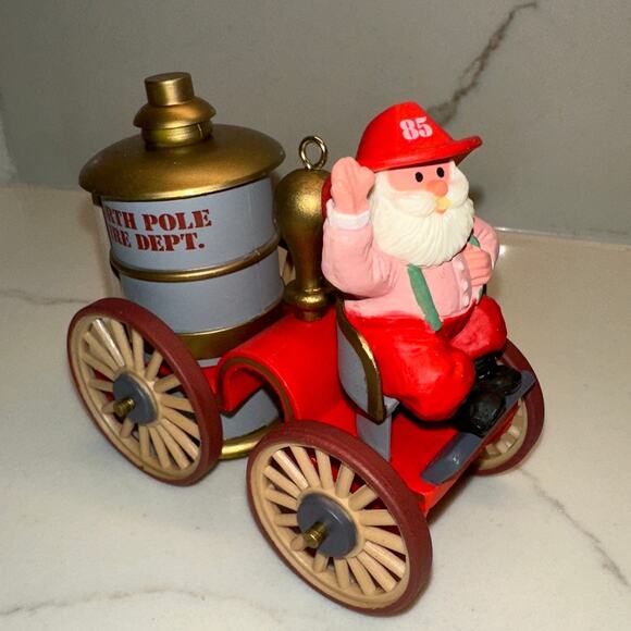 Vtg 1985 Hallmark Keepsake Ornament Santa's Fire Engine 7th in Series NIB - Picture 5 of 8